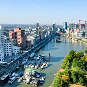  Apartment - Chilliges In Mit Balkon & Kuche; Big Tv And Bed -