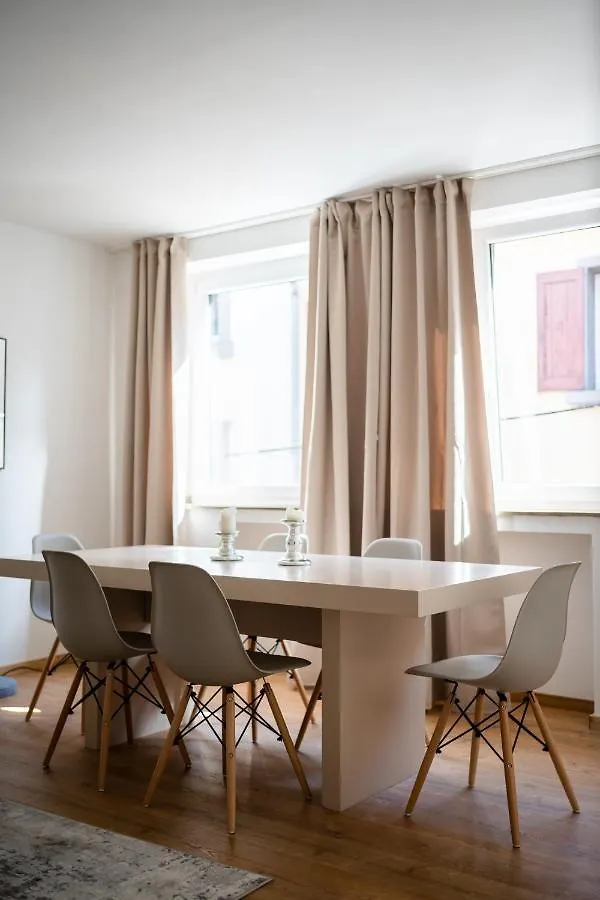 Old Town Apartment 2 Rooms/Baths Dusseldorf