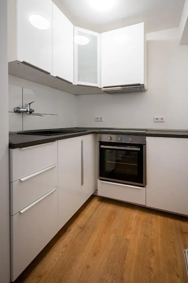 Old Town Apartment 2 Rooms/Baths Dusseldorf