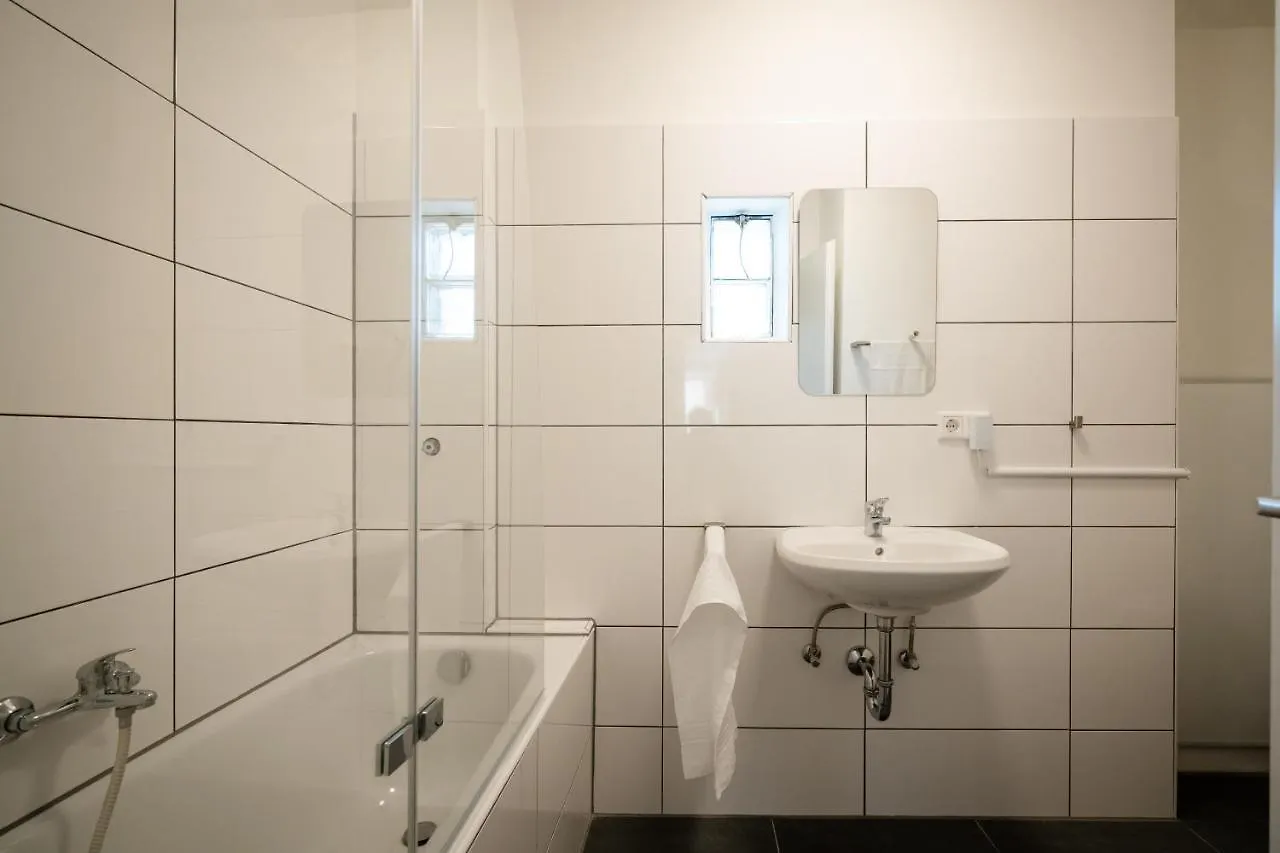 Old Town Apartment 2 Rooms/Baths Dusseldorf